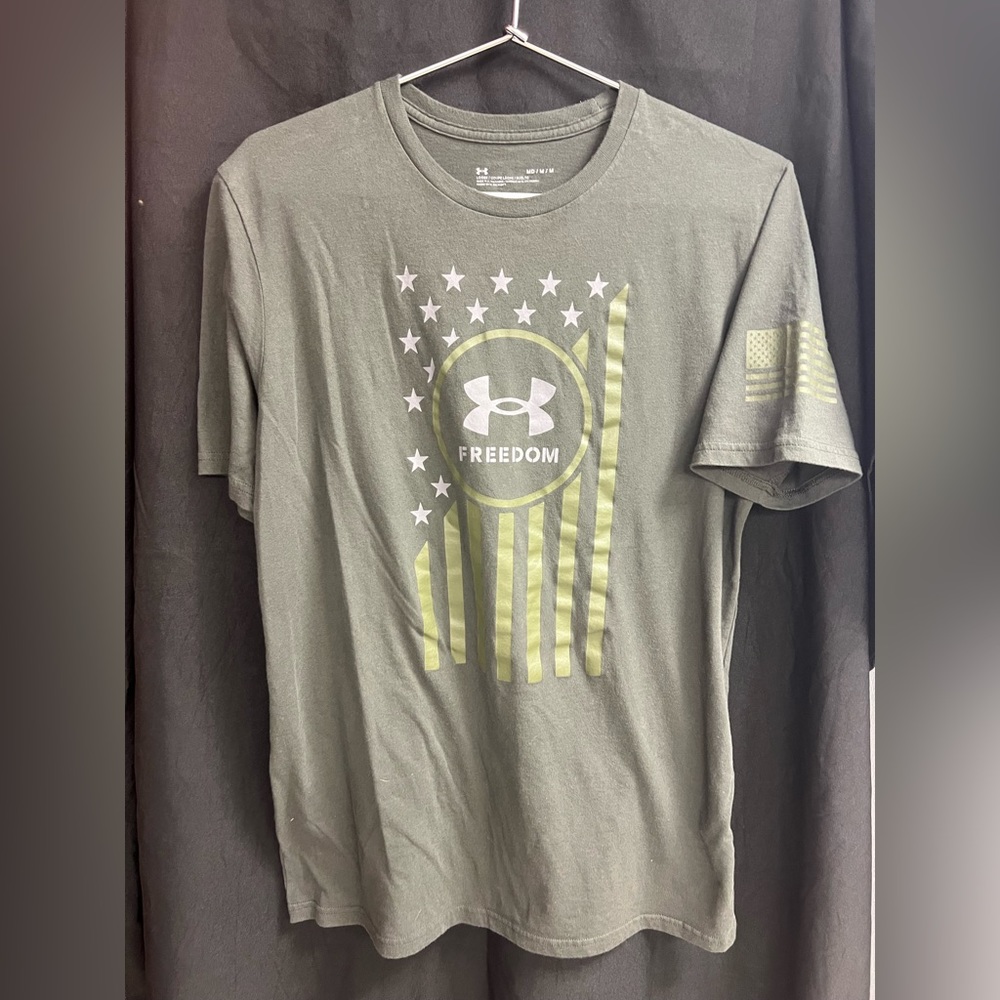 Under Armour- Flag, Olive Green, Freedom shirt- Size: Medium, Pre-Owned‎